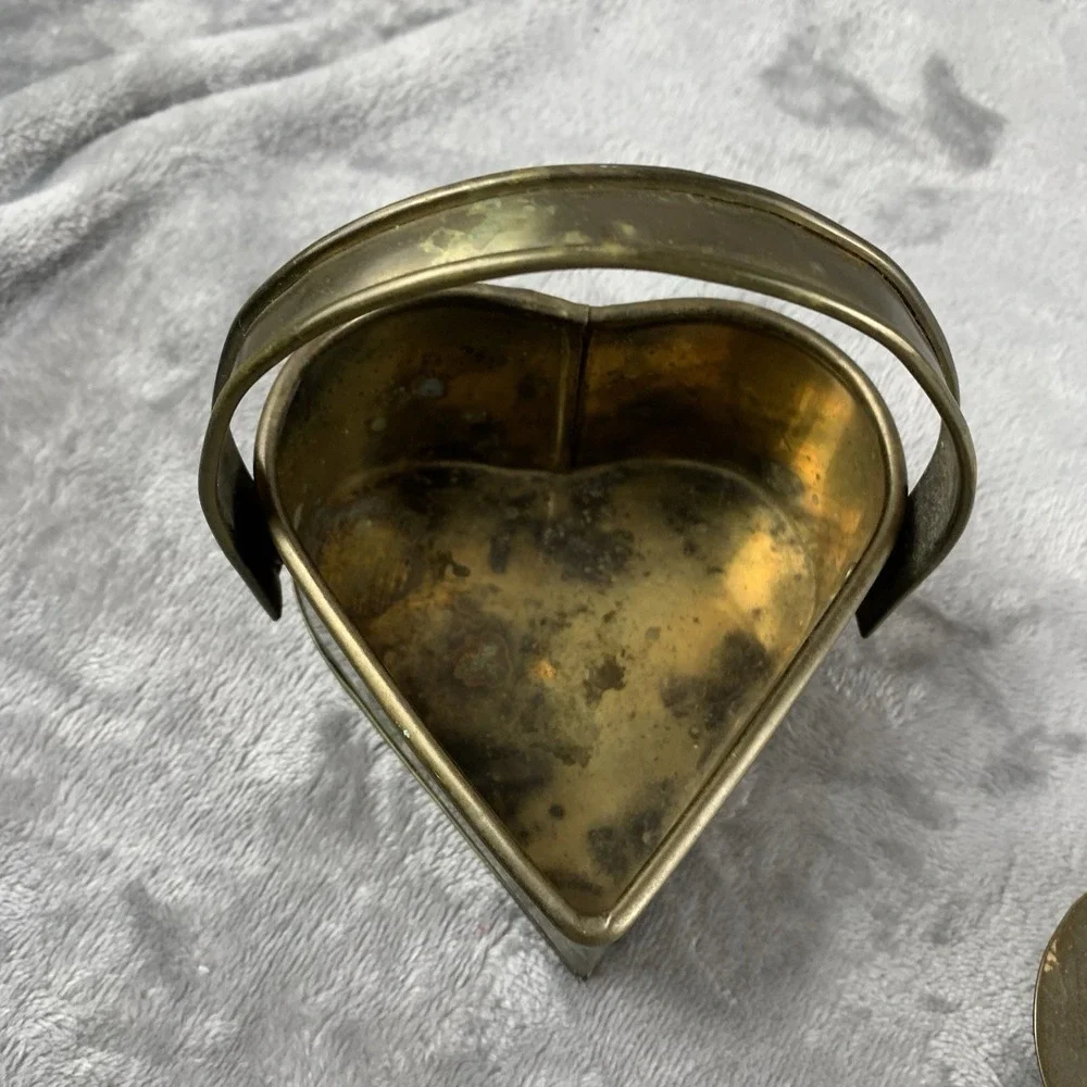 Vintage Brass Heart Shaped Trinket Box Lid Handle Patina For Potpourri Jewlery